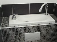 WiCi Bati 2012, lave-mains intégré sur WC suspendu, Design 2 - M et Mme F (91) - 2 sur 2